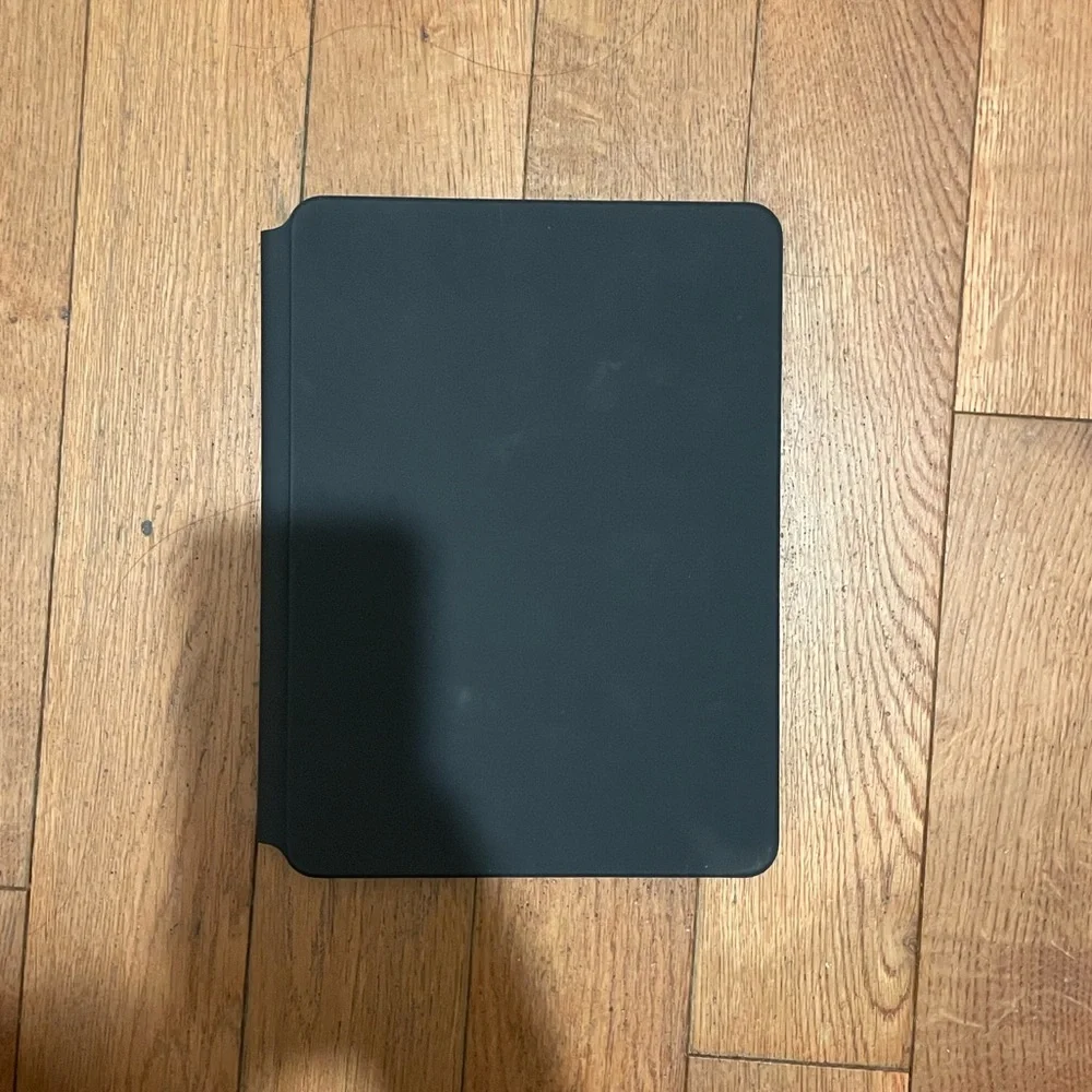 apple black magic keyboard (ipad pro 11 inch or ipad air)